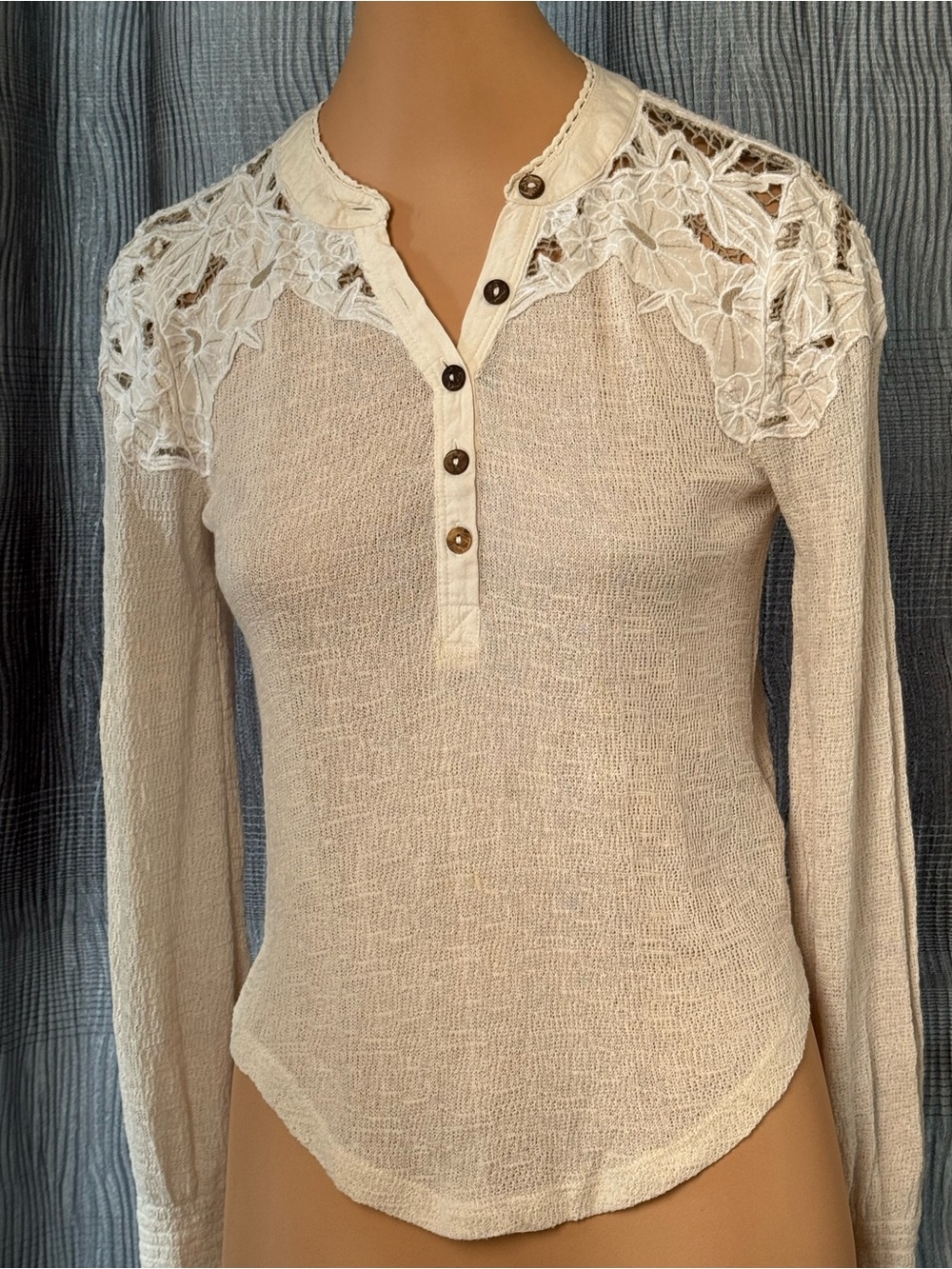 FREE PEOPLE Women’s Beige Lace-Yoke Henley Knit Top Size XS
